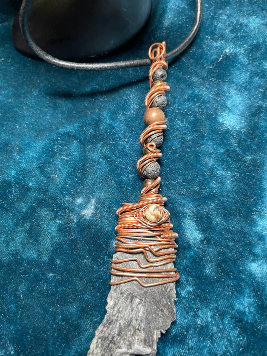 Witches Broom 🧹 Amulet